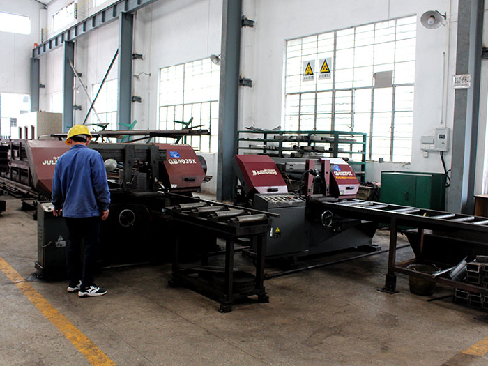 華新科自動送料鋸床 華新科自動送料鋸床