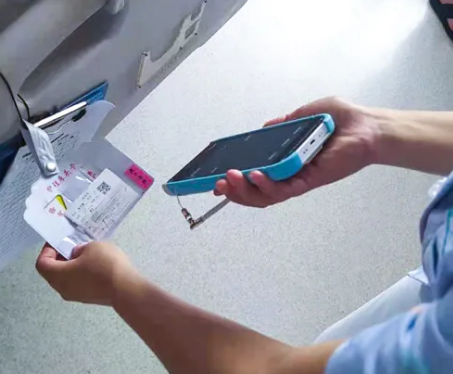 甘肅婦幼保健院護(hù)士用富立葉蓮花F760移動查房及輸液.png 甘肅婦幼保健院護(hù)士用富立葉蓮花F760移動查房及輸液.png